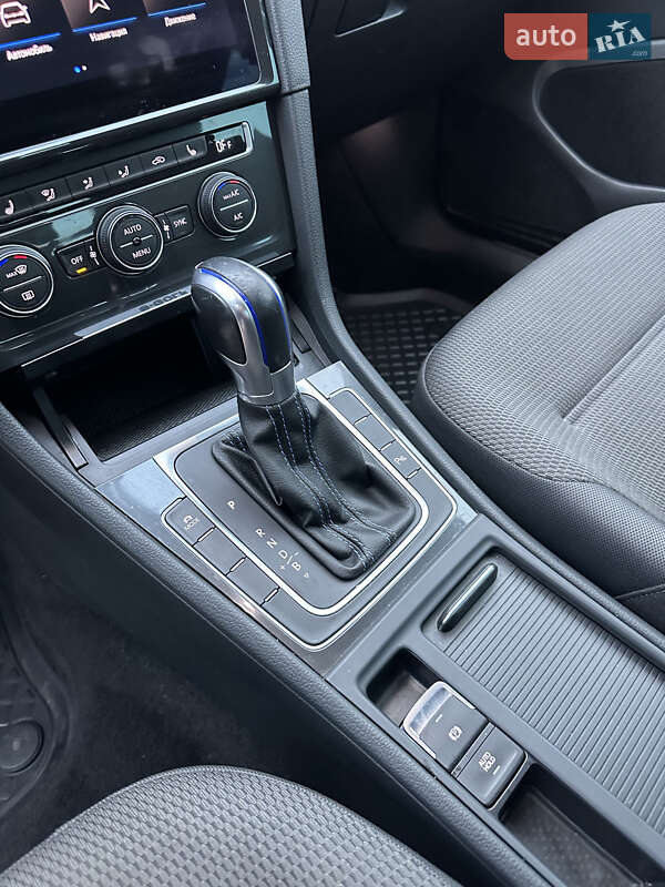 Хэтчбек Volkswagen e-Golf 2019 в Харькове