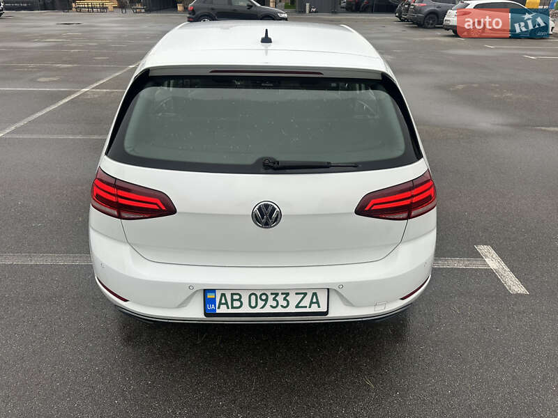 Хэтчбек Volkswagen e-Golf 2018 в Киеве