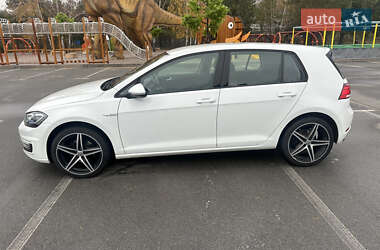 Хэтчбек Volkswagen e-Golf 2018 в Киеве