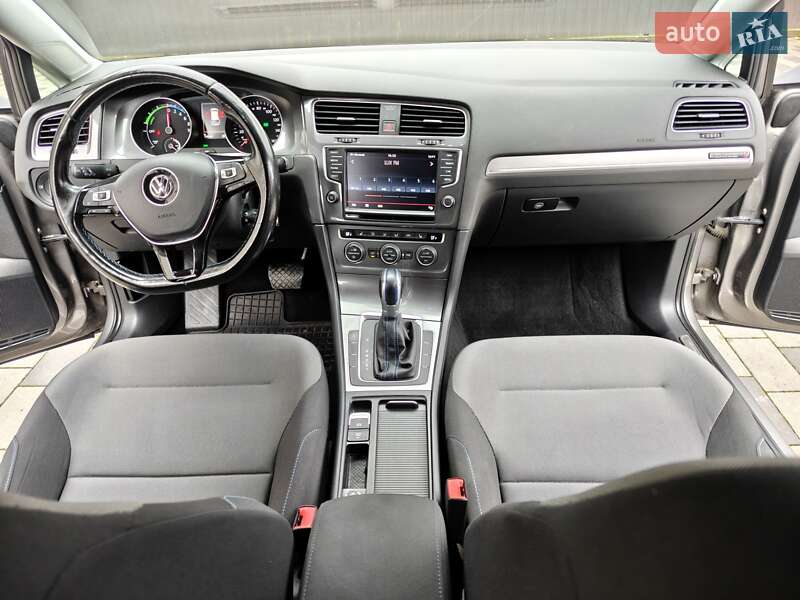 Хэтчбек Volkswagen e-Golf 2015 в Ивано-Франковске