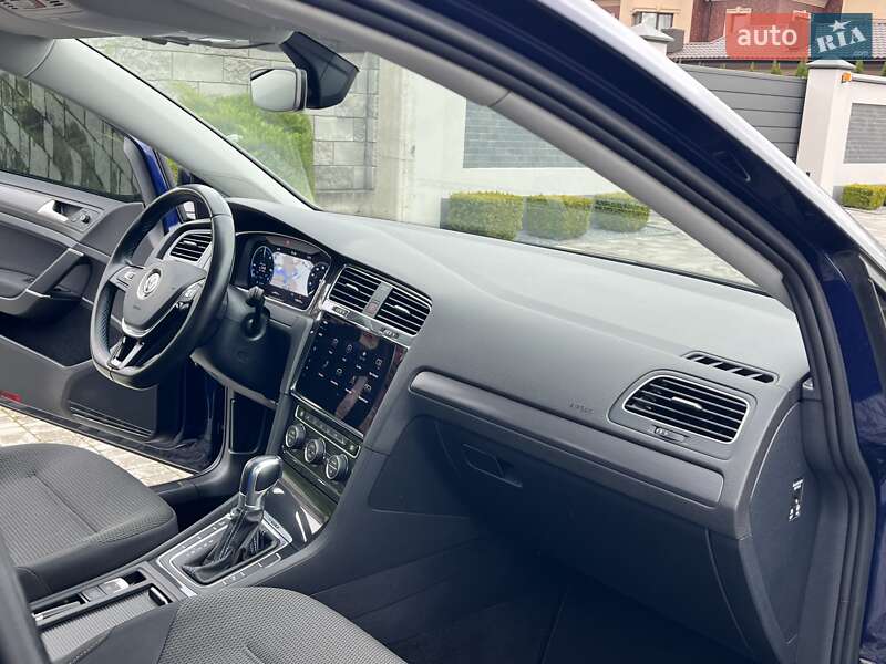 Хэтчбек Volkswagen e-Golf 2018 в Ровно фото 63 Хэтчбек Volkswagen e-Golf 2018 в Ровно