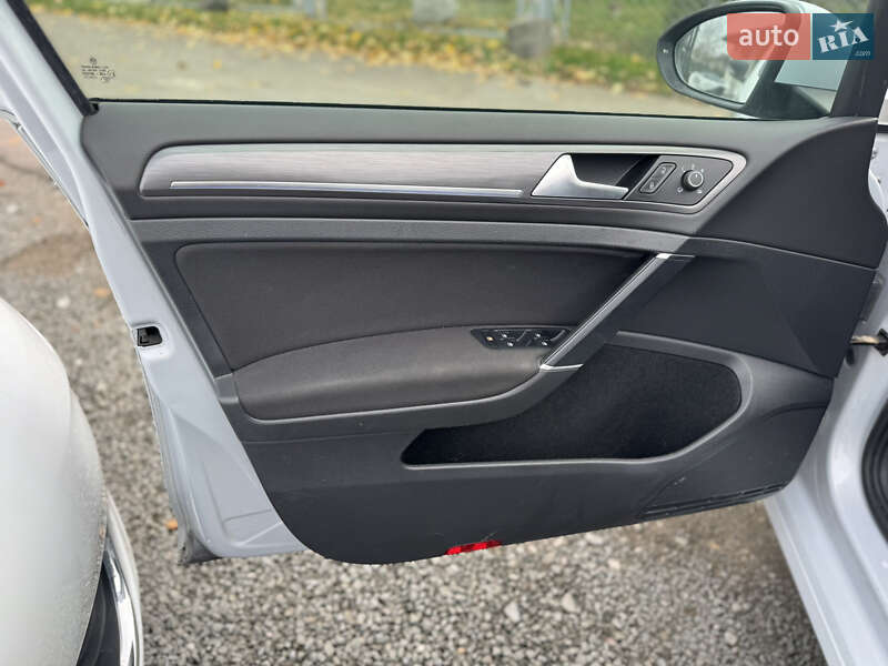 Хэтчбек Volkswagen e-Golf 2017 в Ровно