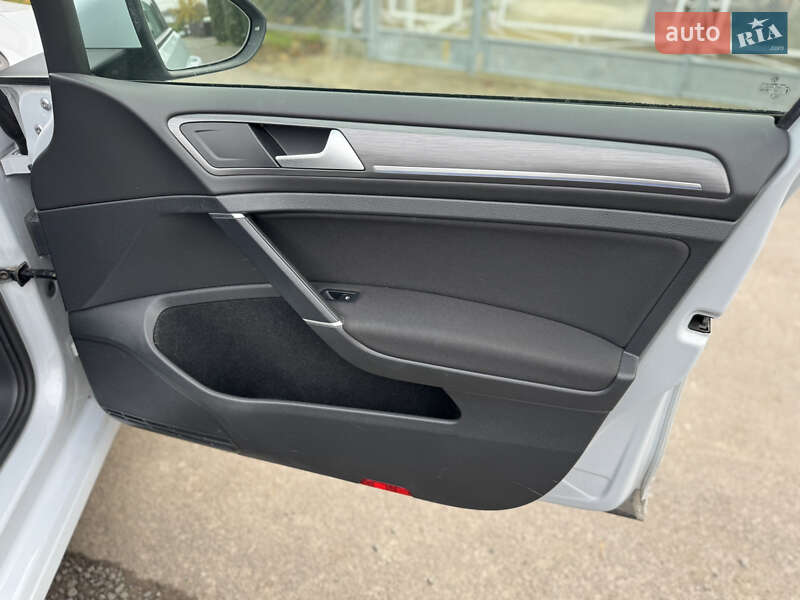 Хэтчбек Volkswagen e-Golf 2017 в Ровно