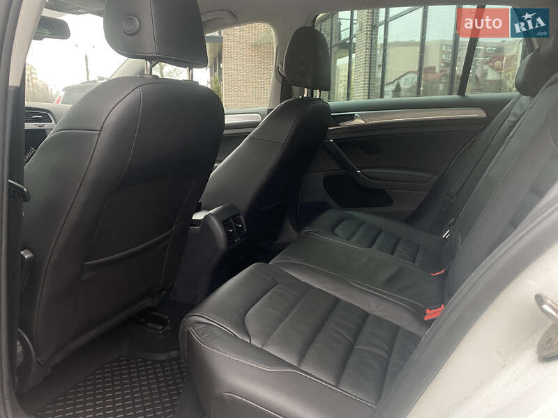 Хэтчбек Volkswagen e-Golf 2016 в Ивано-Франковске