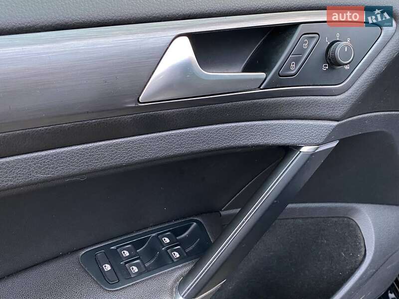 Хетчбек Volkswagen e-Golf 2018 в Львові фото 12 Хетчбек Volkswagen e-Golf 2018 в Львові