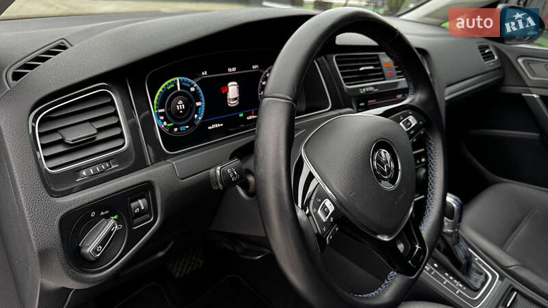 Хэтчбек Volkswagen e-Golf 2019 в Киеве