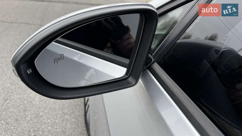 Хэтчбек Volkswagen e-Golf 2019 в Киеве