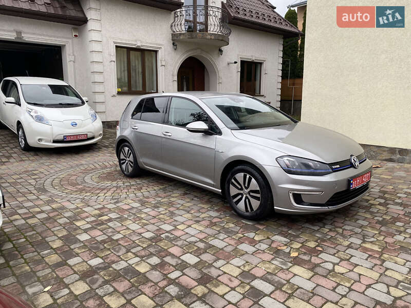 Хетчбек Volkswagen e-Golf 2015 в Чернівцях