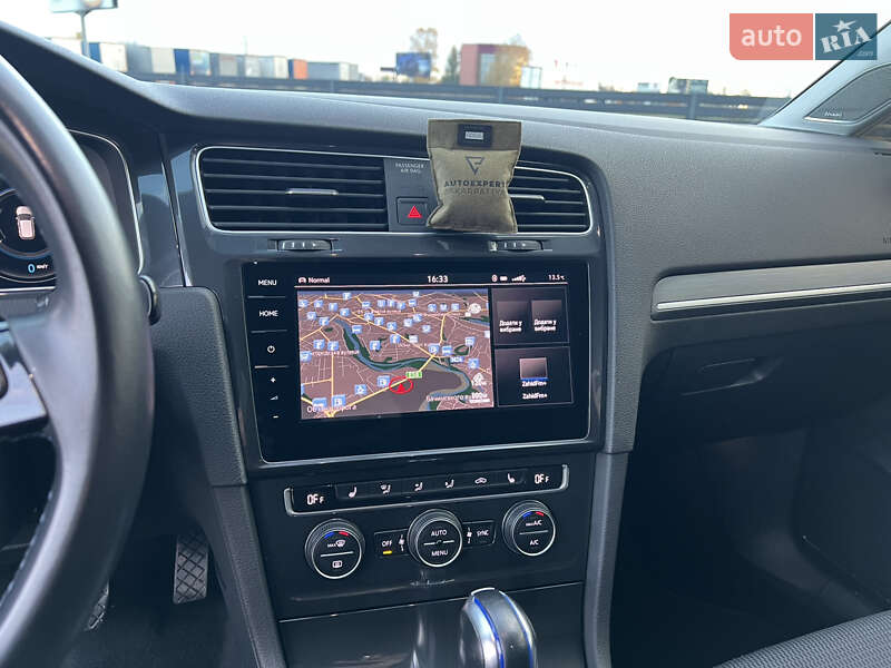 Хэтчбек Volkswagen e-Golf 2018 в Мукачево