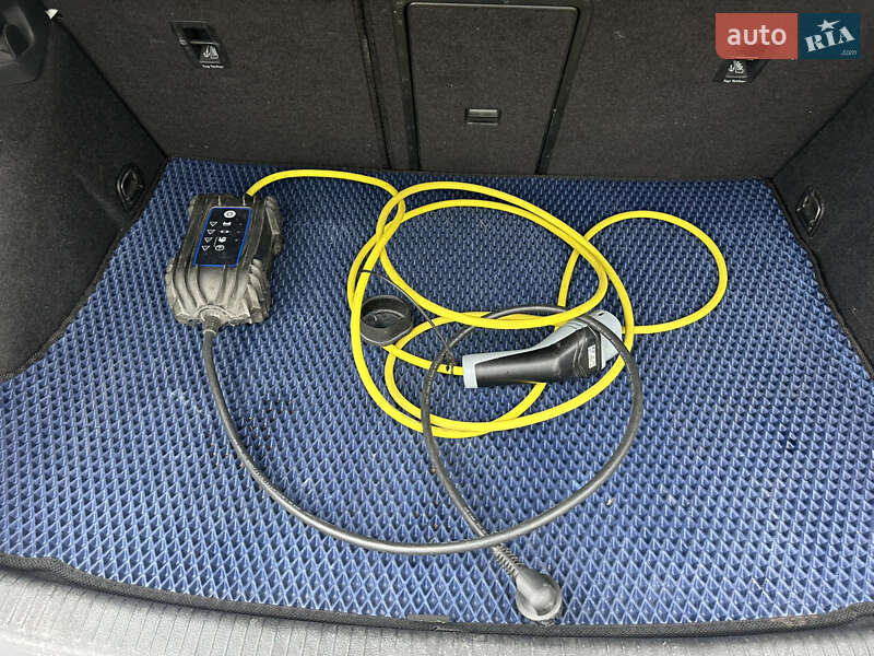 Хэтчбек Volkswagen e-Golf 2018 в Киеве