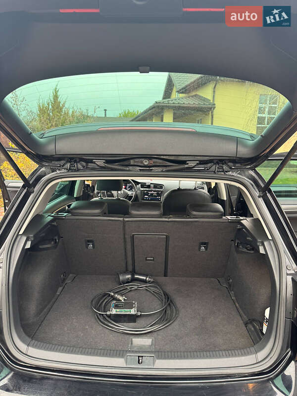 Хетчбек Volkswagen e-Golf 2019 в Києві