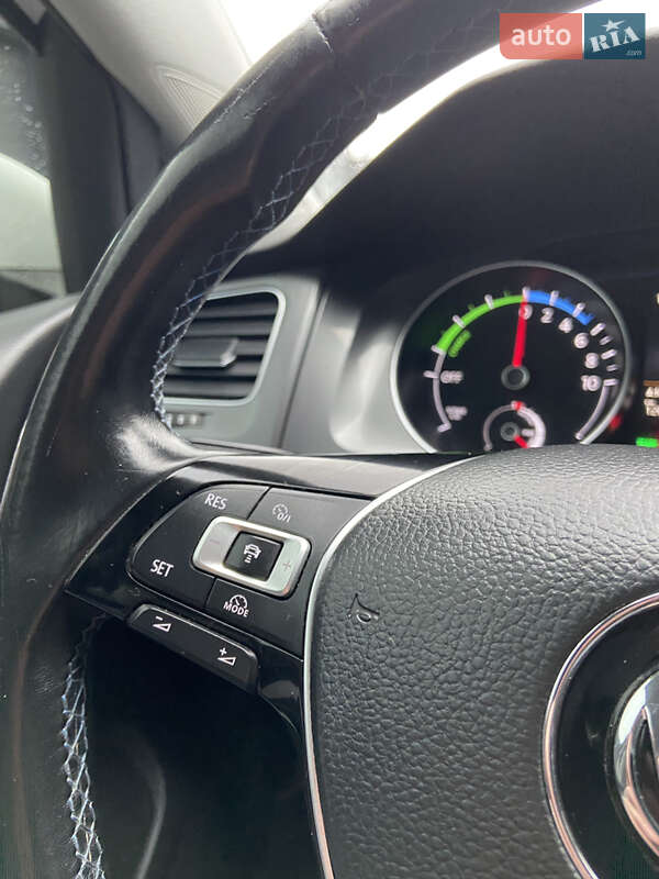 Хетчбек Volkswagen e-Golf 2014 в Львові