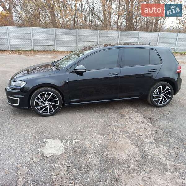 Хэтчбек Volkswagen e-Golf 2016 в Козельце