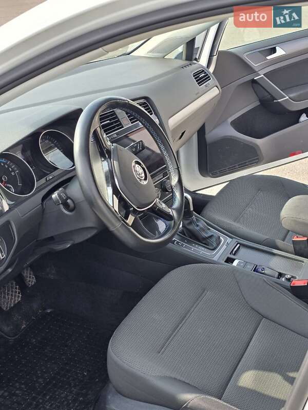 Хэтчбек Volkswagen e-Golf 2020 в Ровно