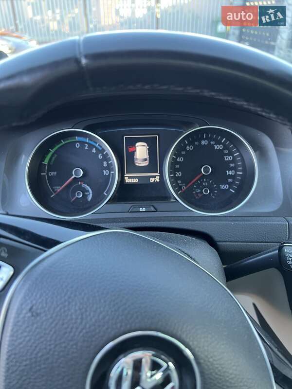 Хетчбек Volkswagen e-Golf 2015 в Городку