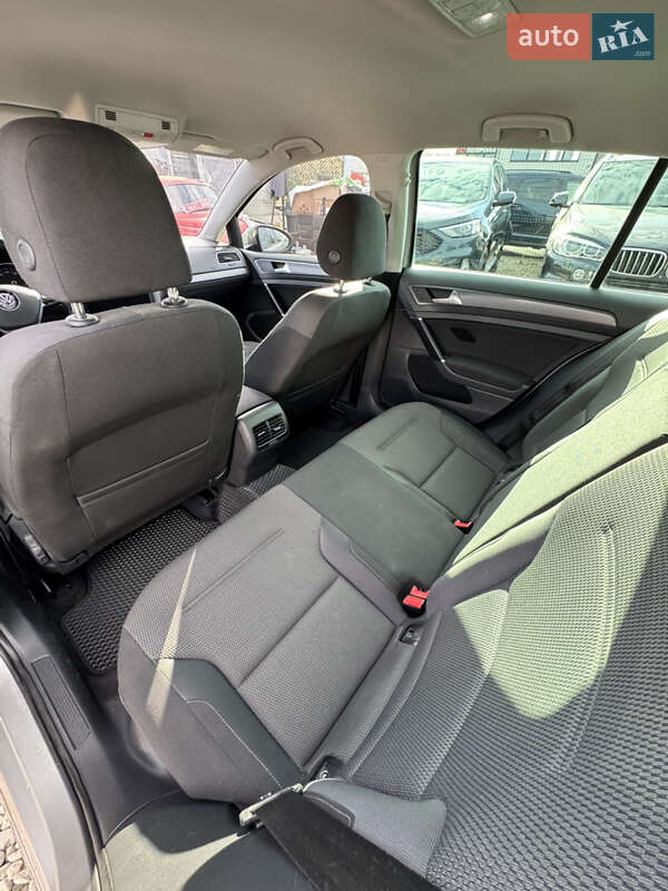 Хэтчбек Volkswagen e-Golf 2018 в Ивано-Франковске