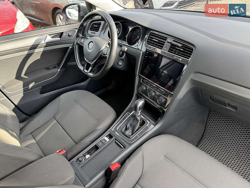 Хэтчбек Volkswagen e-Golf 2018 в Ивано-Франковске