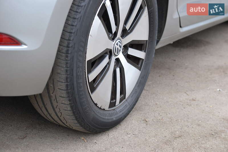 Хэтчбек Volkswagen e-Golf 2018 в Луцке