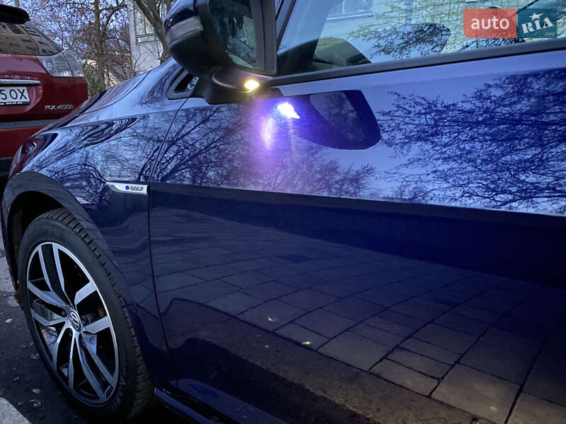 Хэтчбек Volkswagen e-Golf 2018 в Львове