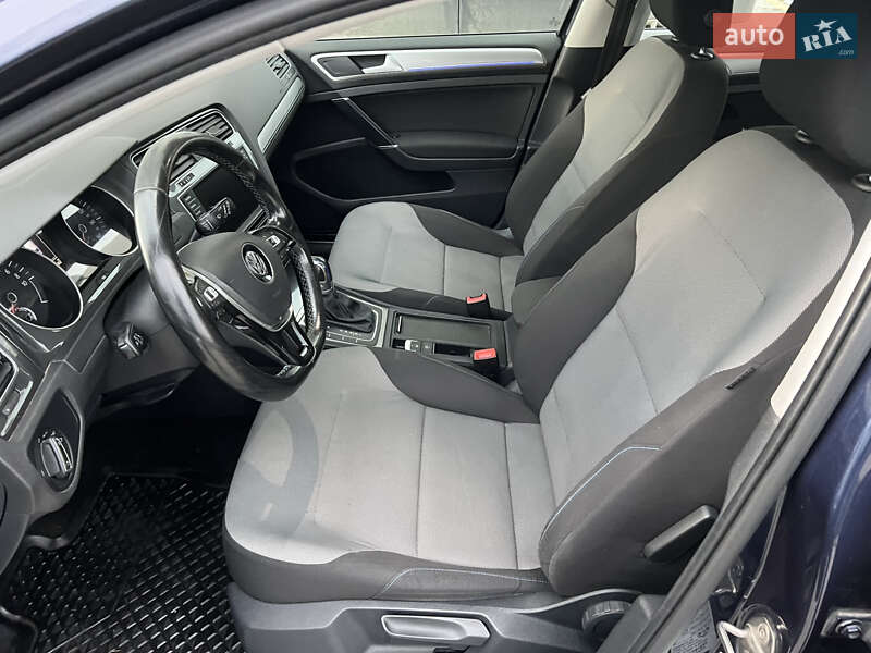 Хэтчбек Volkswagen e-Golf 2015 в Львове