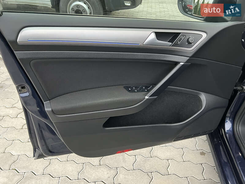 Хэтчбек Volkswagen e-Golf 2015 в Львове