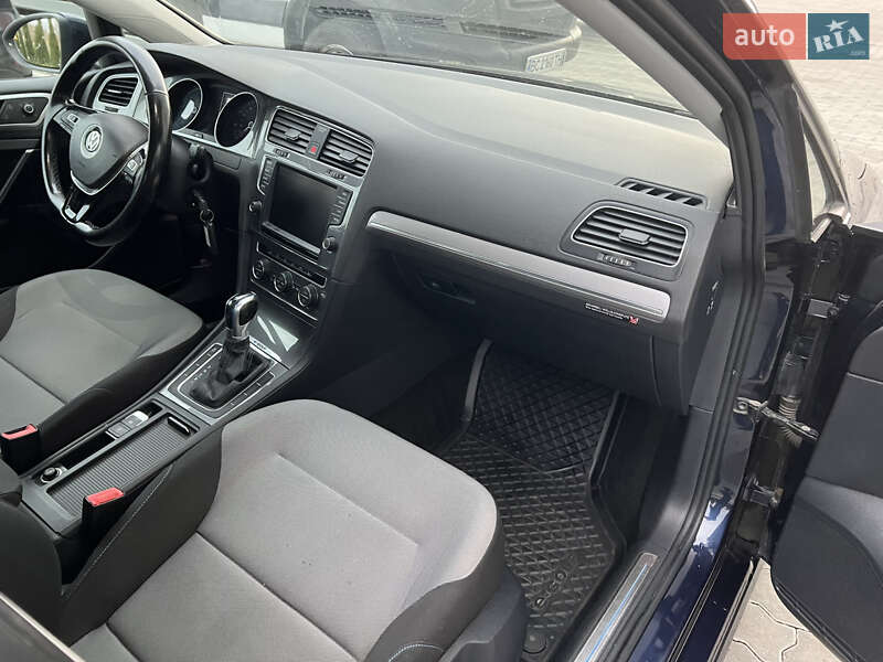 Хэтчбек Volkswagen e-Golf 2015 в Львове