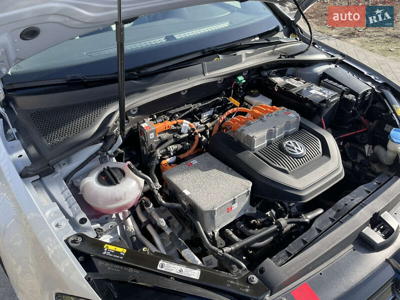 Хэтчбек Volkswagen e-Golf 2017 в Кропивницком