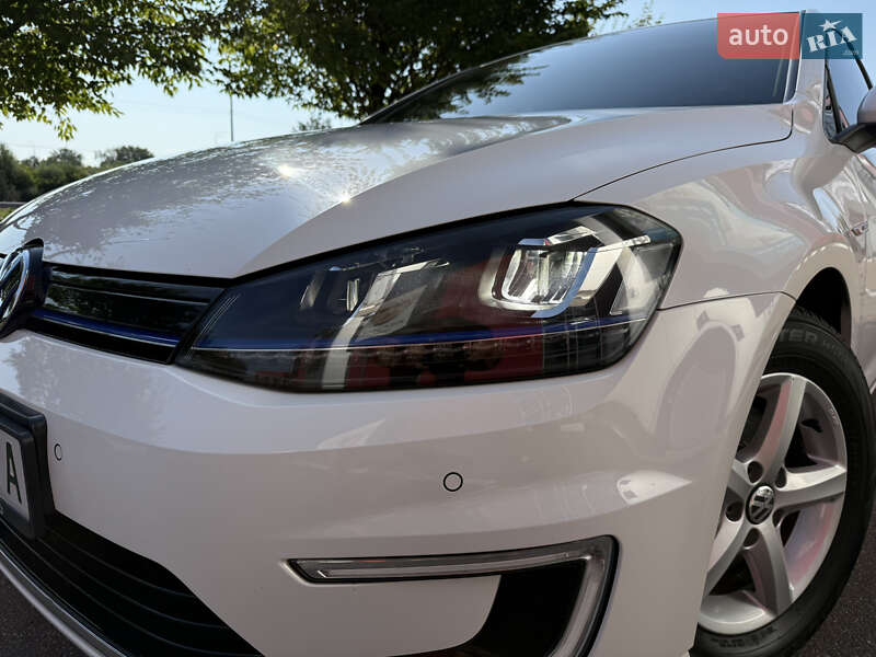 Хэтчбек Volkswagen e-Golf 2014 в Киеве