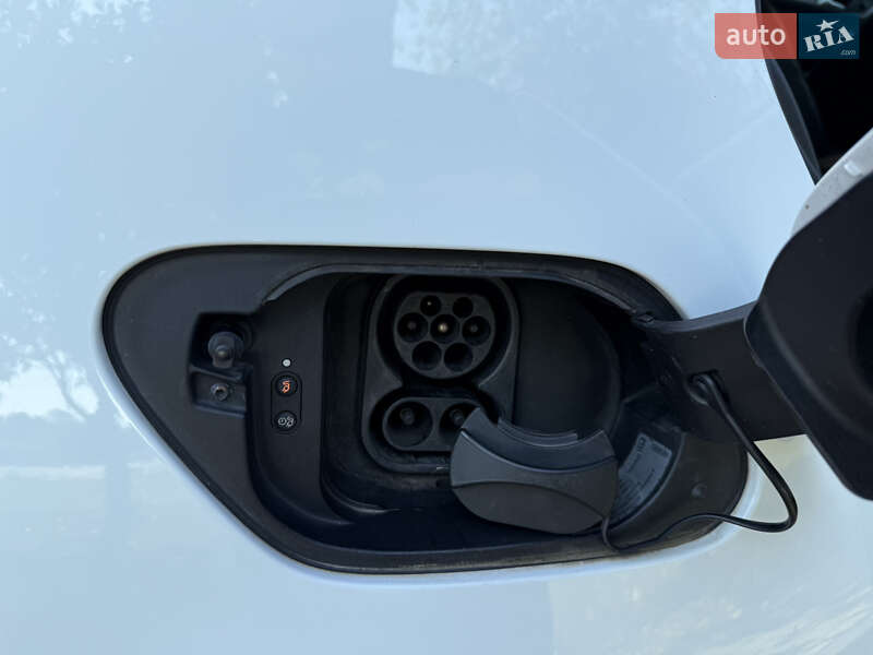 Хэтчбек Volkswagen e-Golf 2014 в Киеве