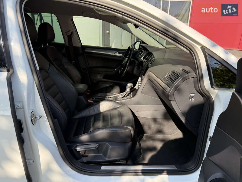 Хэтчбек Volkswagen e-Golf 2014 в Киеве