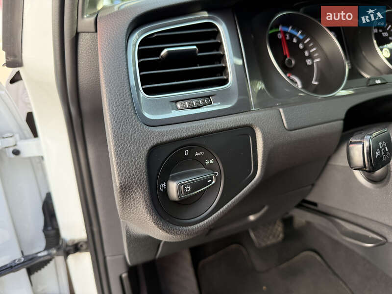 Хэтчбек Volkswagen e-Golf 2014 в Киеве