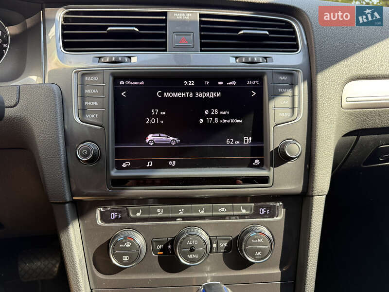 Хэтчбек Volkswagen e-Golf 2014 в Киеве