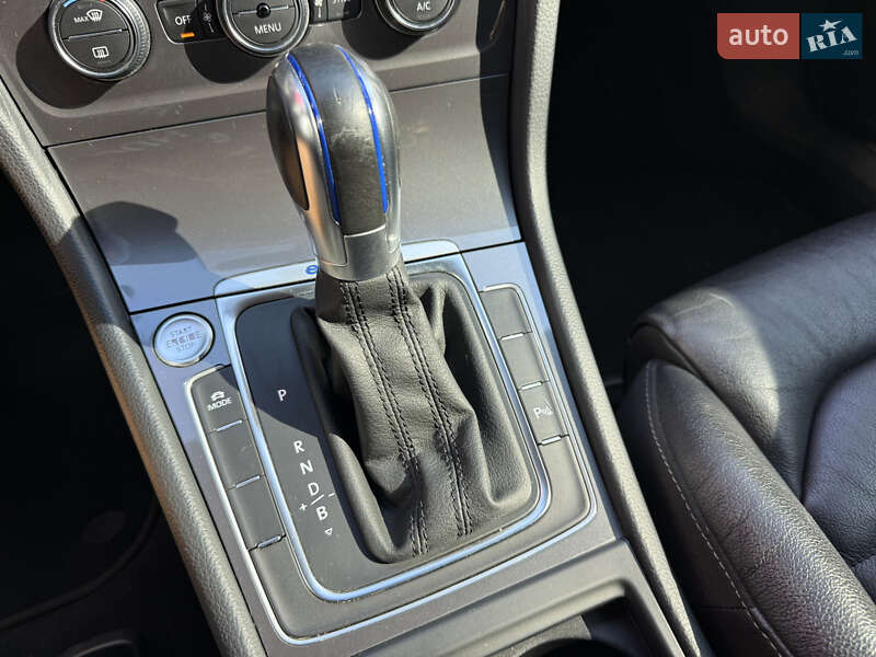 Хэтчбек Volkswagen e-Golf 2014 в Киеве