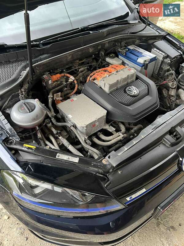 Хетчбек Volkswagen e-Golf 2015 в Косові фото 30 Хетчбек Volkswagen e-Golf 2015 в Косові