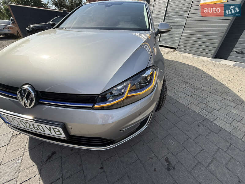 Хэтчбек Volkswagen e-Golf 2017 в Мукачево
