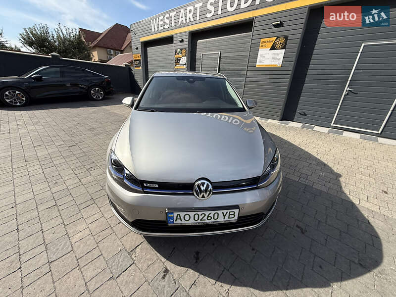Хэтчбек Volkswagen e-Golf 2017 в Мукачево