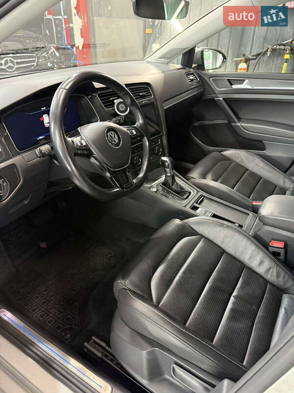 Хэтчбек Volkswagen e-Golf 2017 в Мукачево