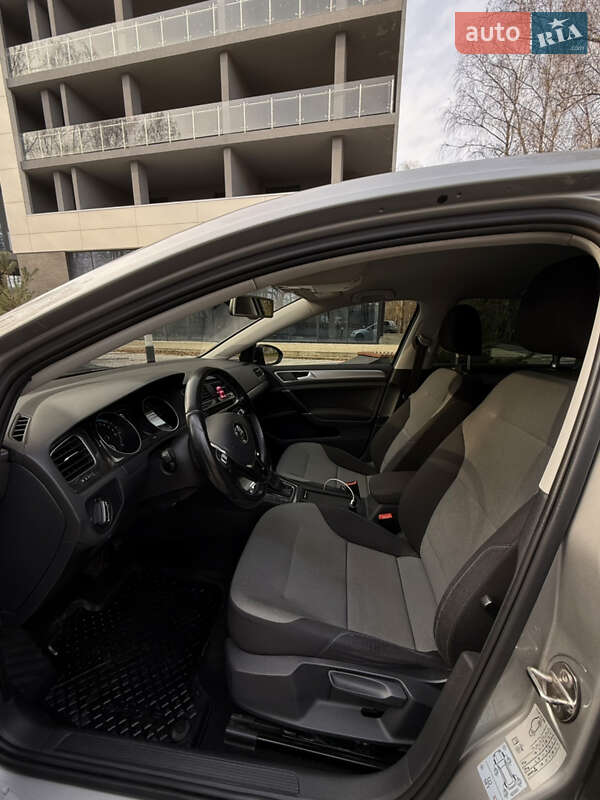 Хэтчбек Volkswagen e-Golf 2015 в Тернополе