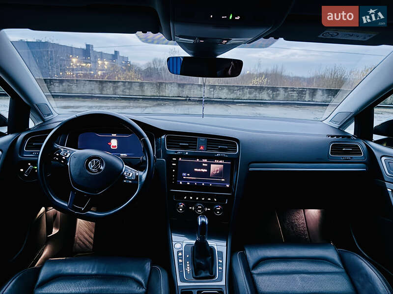 Хетчбек Volkswagen e-Golf 2018 в Львові