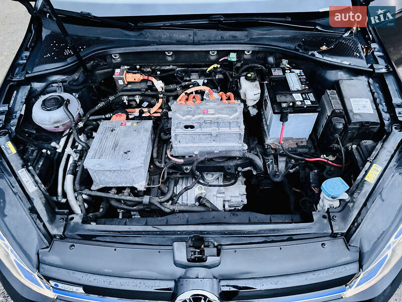 Хетчбек Volkswagen e-Golf 2018 в Львові