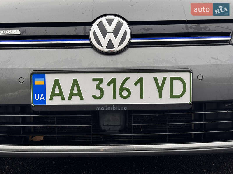 Хэтчбек Volkswagen e-Golf 2017 в Киеве