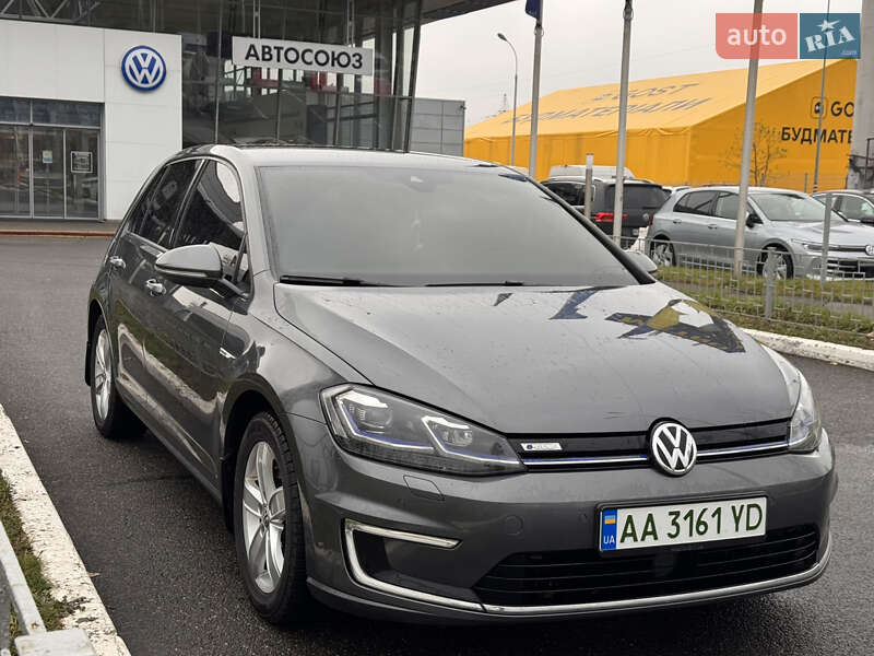 Хэтчбек Volkswagen e-Golf 2017 в Киеве