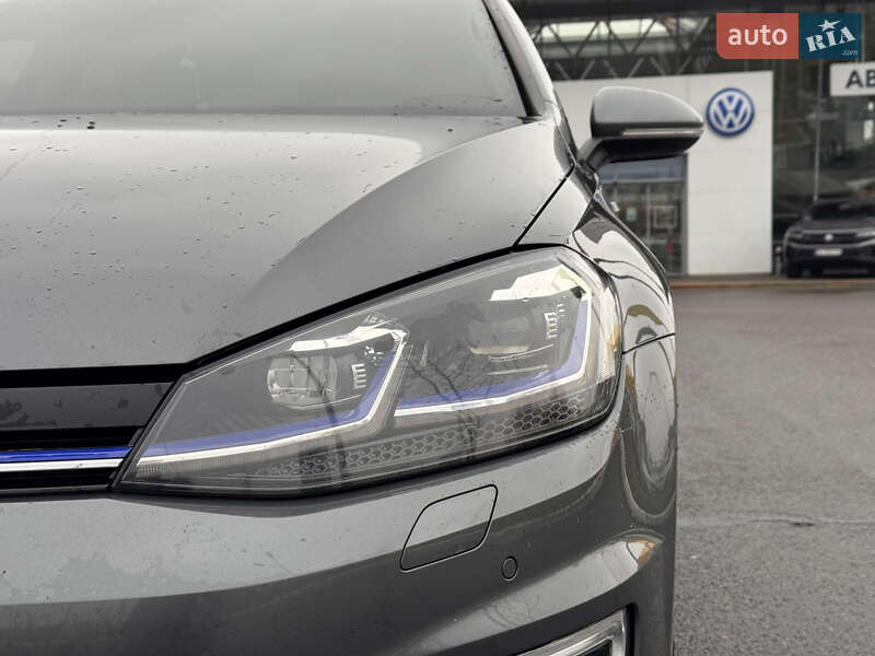 Хэтчбек Volkswagen e-Golf 2017 в Киеве