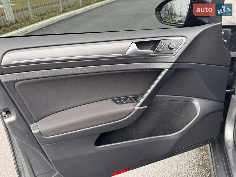 Хэтчбек Volkswagen e-Golf 2017 в Киеве