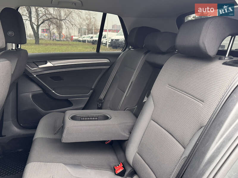 Хэтчбек Volkswagen e-Golf 2017 в Киеве