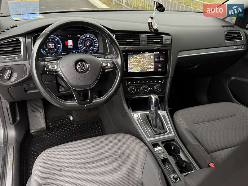 Хэтчбек Volkswagen e-Golf 2017 в Киеве