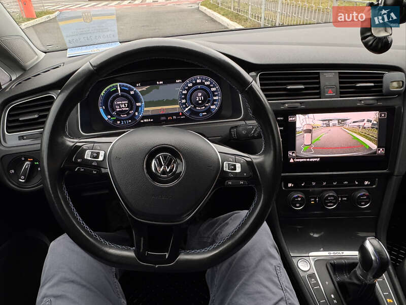 Хэтчбек Volkswagen e-Golf 2017 в Киеве
