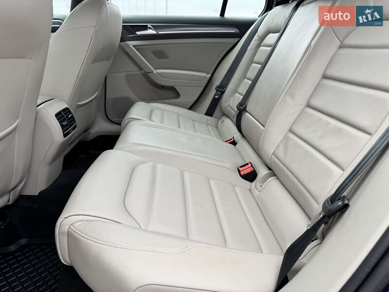 Хэтчбек Volkswagen e-Golf 2020 в Киеве