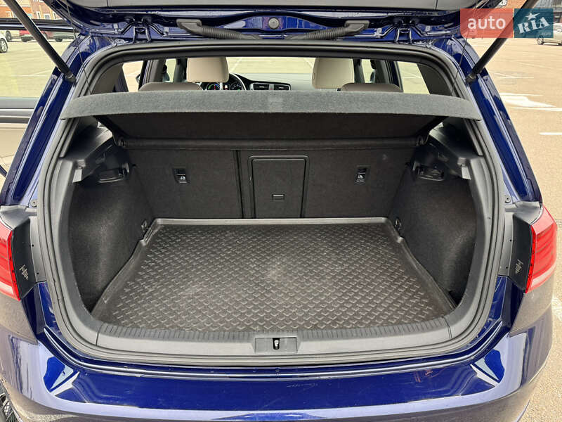 Хэтчбек Volkswagen e-Golf 2020 в Киеве