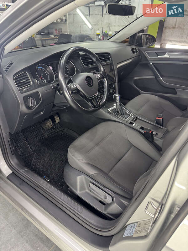 Хэтчбек Volkswagen e-Golf 2019 в Тальном фото 12 Хэтчбек Volkswagen e-Golf 2019 в Тальном